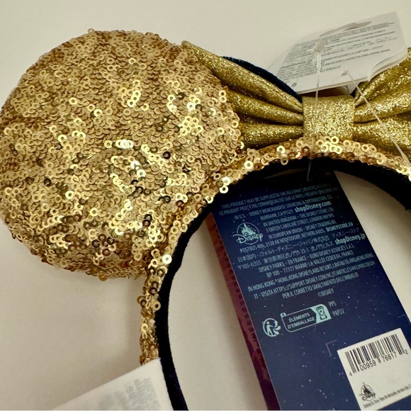 NWT. Disney Ear Headband - Minnie Mouse - Wish.
Wish sequined ear headband. - Picture 8 of 11